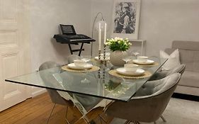 Altbau-Oase der Eleganz: Stadtnaher Komfort pur